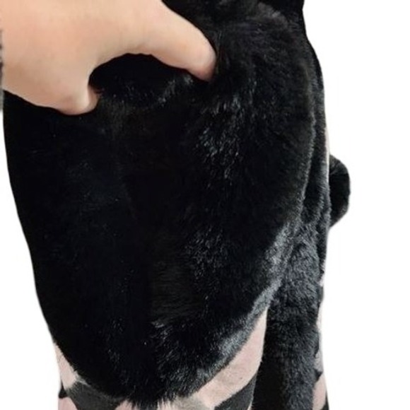 Sioni Plaid Faux Fur Hooded Cape Poncho L XL Pink Black Cozy Warm Outerwear - Picture 4 of 8